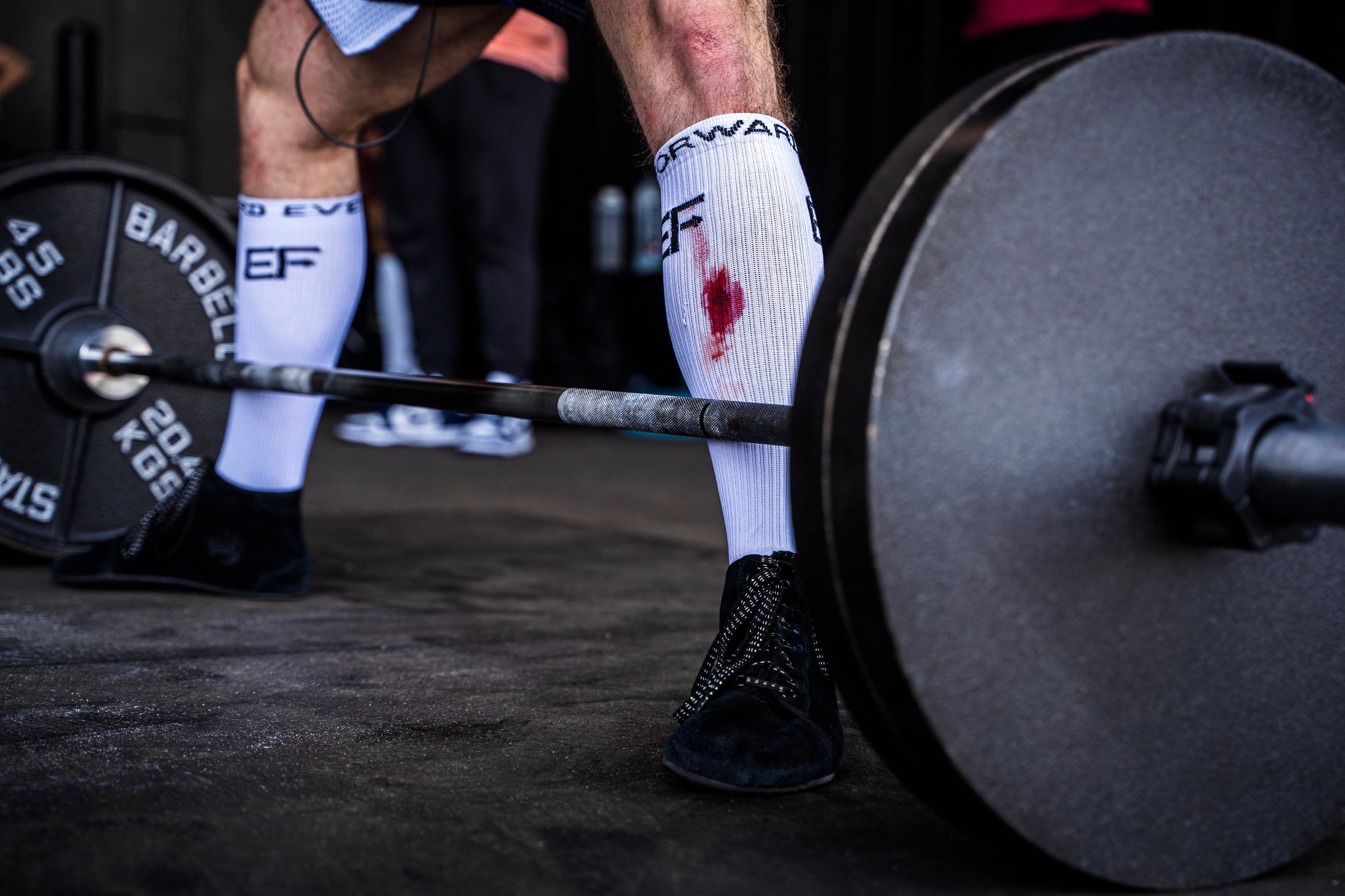 Power Bar vs Deadlift Bar: What’s the Difference?
