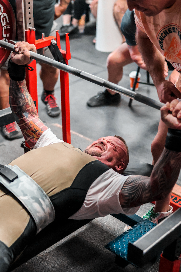 Best Barbell for Bench Press: Stiffness, Grip & Control